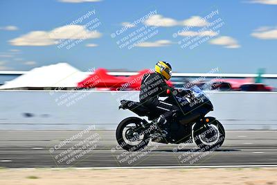 media/Mar-25-2024-Moto Forza (Mon) [[8d4319bd68]]/4-Novice Group/Session 4 Front Straight Speed Pans/